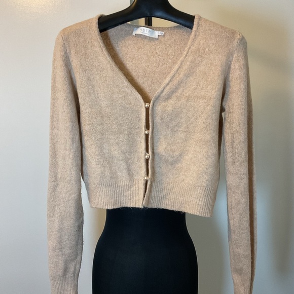 18. ASTR The Label Pearl Button V-Neck Cream Cardigan Size XL - Picture 3 of 8